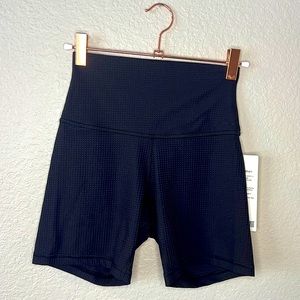 High rise, yoga, short 6” grid texture